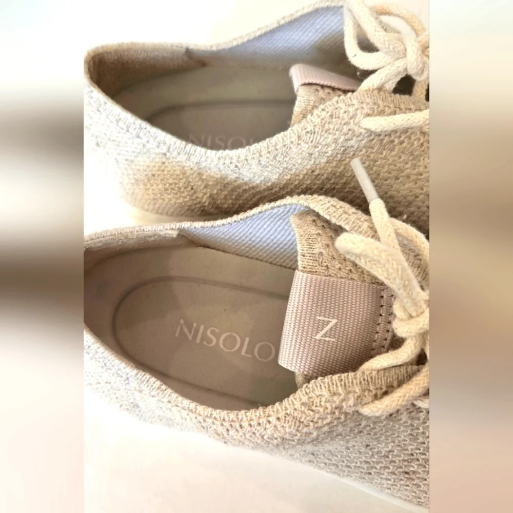 NWOB ! Nisolo White Cream Women's Sneakers